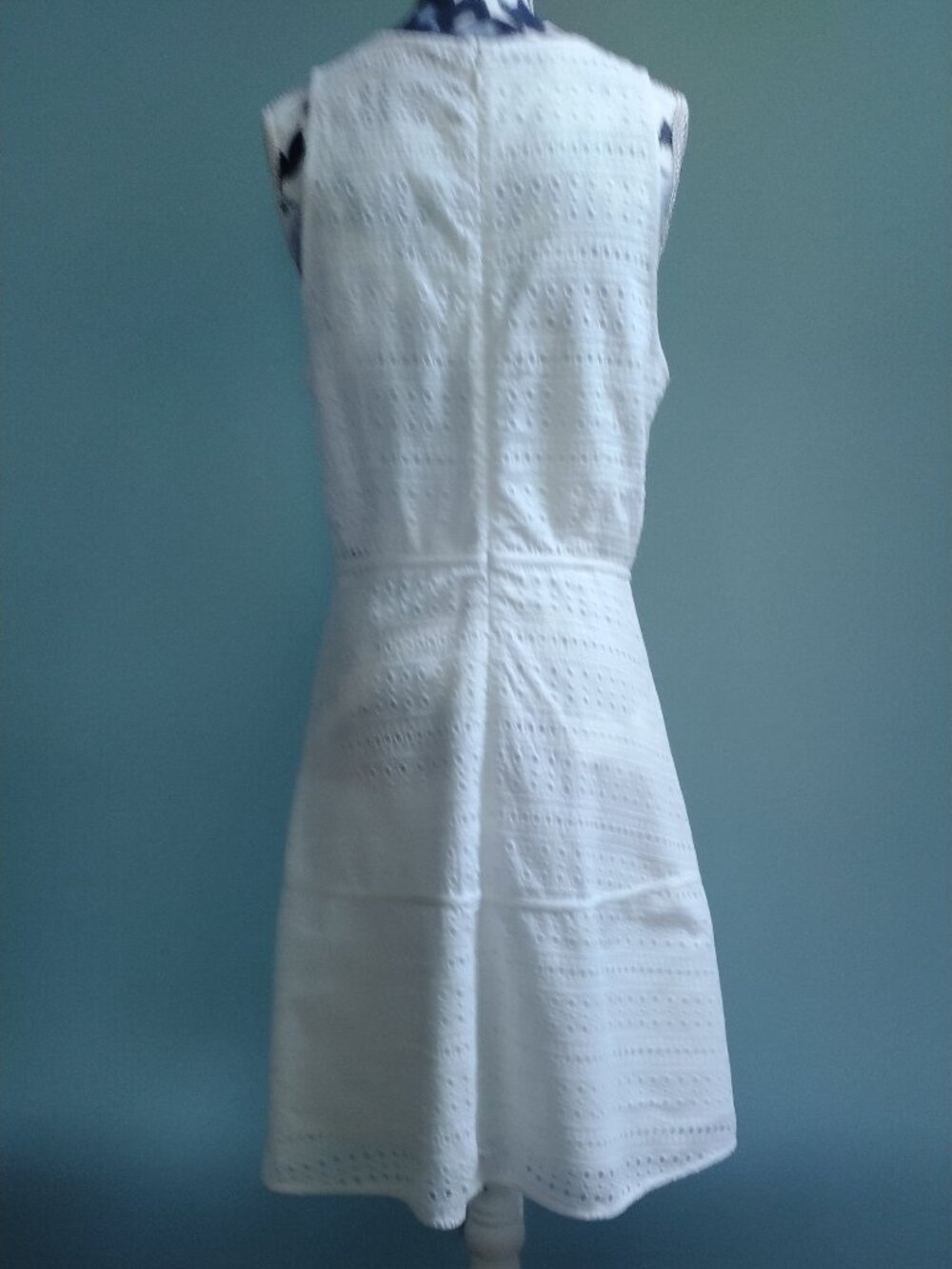 GAP Fit and Flare White Eyelet Cotton Summer Dress , size 4 - Picture 6 of 9
